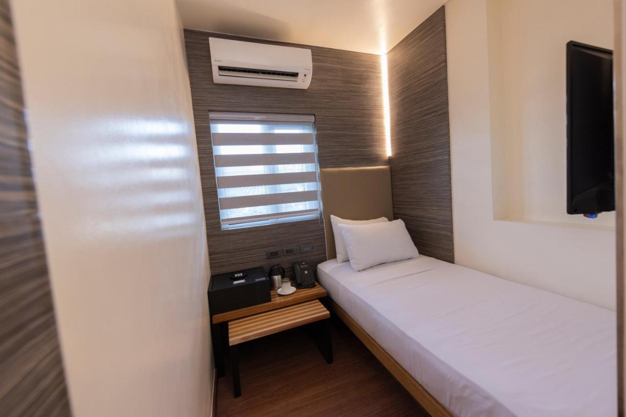 Kabayan Hotel Pasay Exterior foto